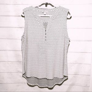 Dana Buchman Black & White Scallop Pattern Top